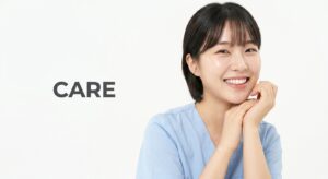 임플란트 치료 후 건강한 미소를 짓고 있는 환자의 모습